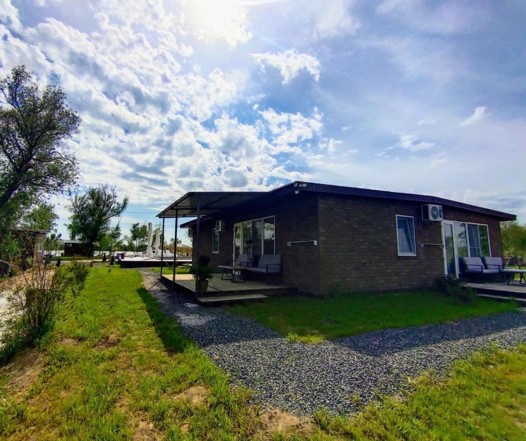 Villa Kambodzha Na Dynae Vylkove Exterior foto